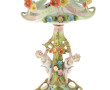 Coupe en porcelaine à décor de putti (en