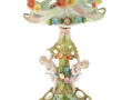 Coupe en porcelaine à décor de putti (en