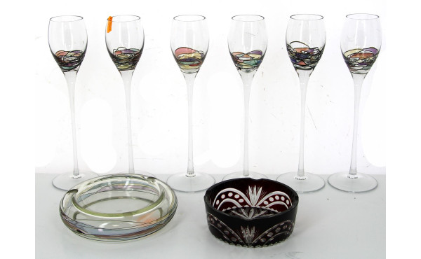 6 haut verres à pied en verre et motifs 