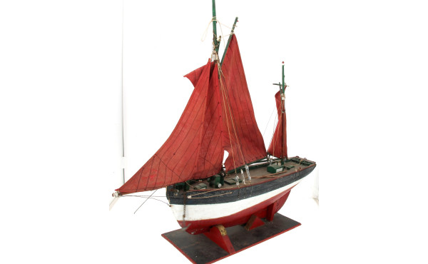 Maquette de bateau de pêche (gréement à 