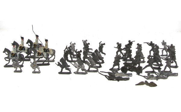 44 figurines en plomb anciennes: les sol