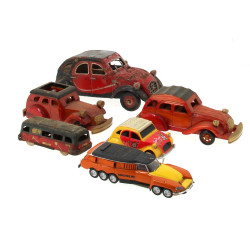 Lot de voitures 2Cv en bois, plastique e