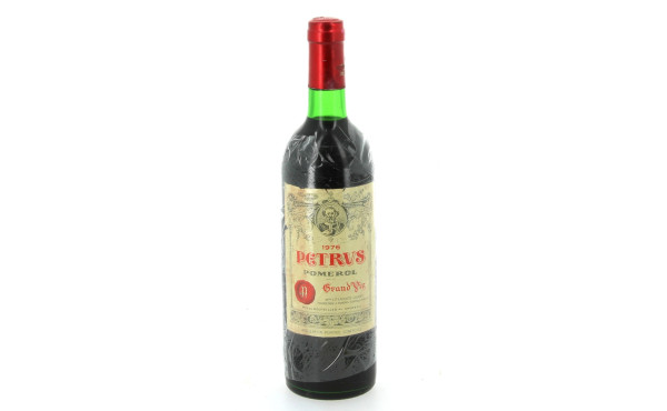 1 B PETRUS 1976 (bas goulot, étiquette p