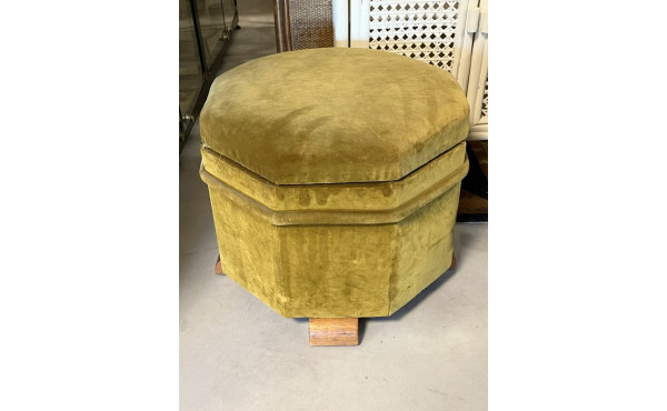 Pouf-coffre années 50 en velours vert ol