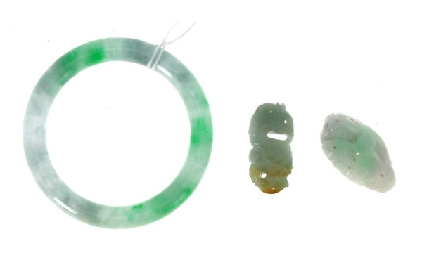 Bracelet jonc en jade, diam. 56 mm : on 