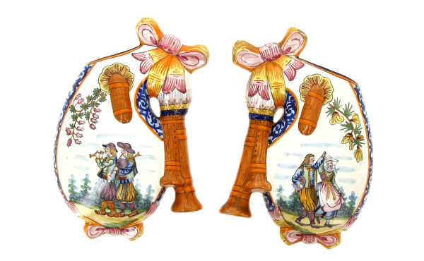 HENRIOT QUIMPER - Paire de vases d'appli