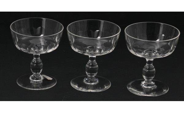 8 coupes anciennes en cristal, H 10 cm