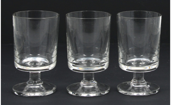 Années 70 - 11 verres à pied en verre, H