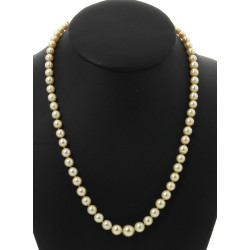 Collier de 69 perles de culture en chute