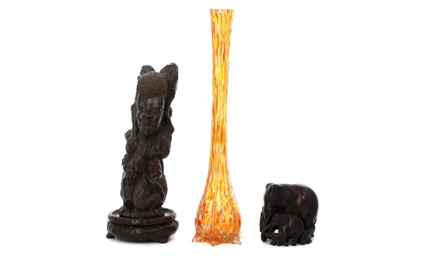 Sculpture africaine en bois foncé sculpt