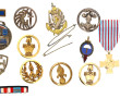 Lot de médailles et d'insignes militair