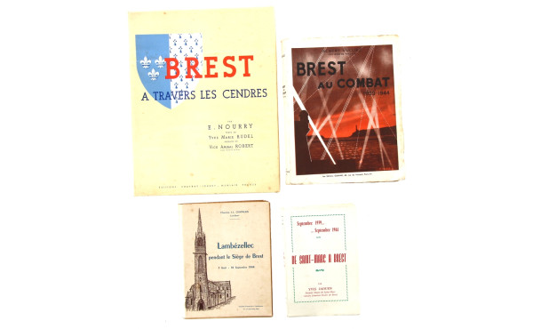 BREST - Lot de 4 livres : "Brest à trave