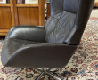 Fauteuil moderne en cuir sur pivot, doss