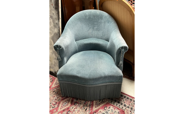 Petit fauteuil crapaud en velours bleu