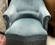 Petit fauteuil crapaud en velours bleu