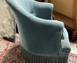 Petit fauteuil crapaud en velours bleu