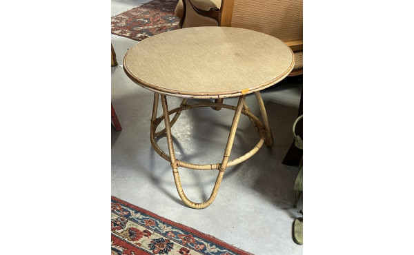 Petite table ronde en rotin vintage. H 5