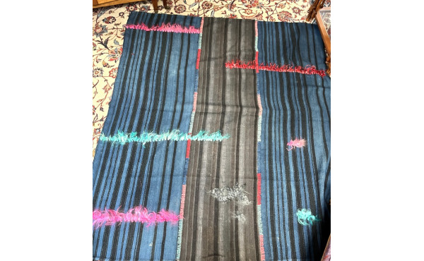 Tapis kilim neuf dans les tons bleu et b