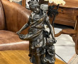 Lampe en résine façon bronze "Femme et s