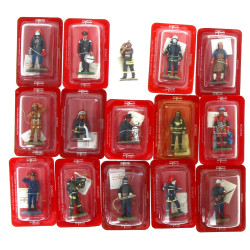 POMPIERS - 15 figurines en plomb peint é