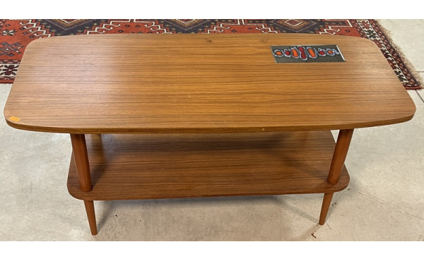 Table basse des années 60, un carreau de