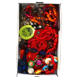 Lot de 15 colliers et sautoirs fantaisie