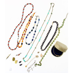 Petit lot de bijoux fantaisie dont 2 bro