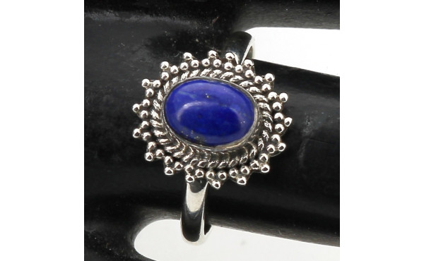 Bague en argent sertie d'un lapis lazuli