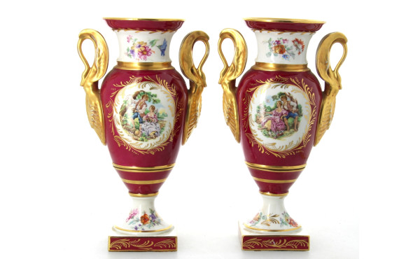 LIMOGES France - Paire de vases à anses 