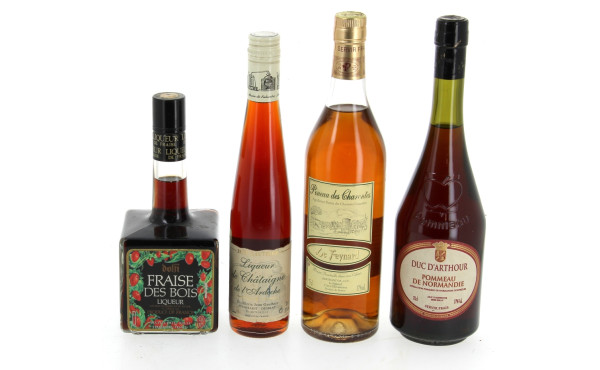 Lot de 4 bouteilles: liqueur de fraises,