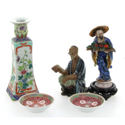 CHINE - Bougeoir en porcelaine à décor f