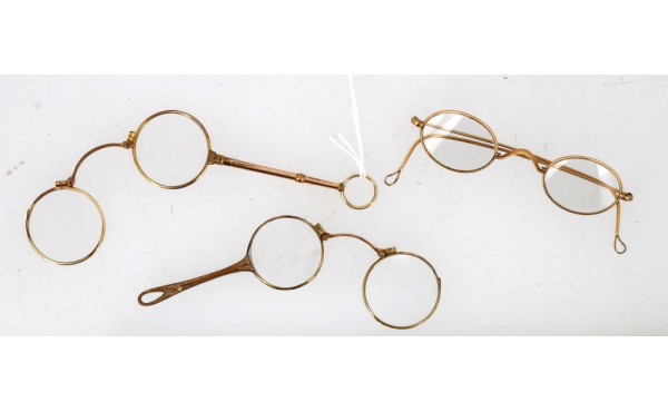 Paire de lunettes anciennes et 2 paires 