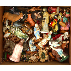 CRECHE - Lot de plusieurs figurines de c