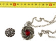 Lot comprenant un pendentif en argent dé
