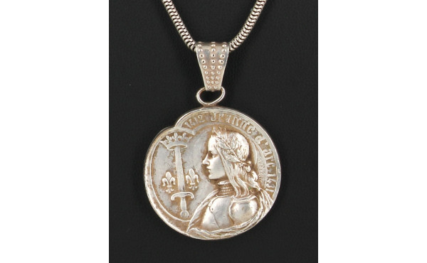 Médaille Jeanne d'Arc en métal argenté, 