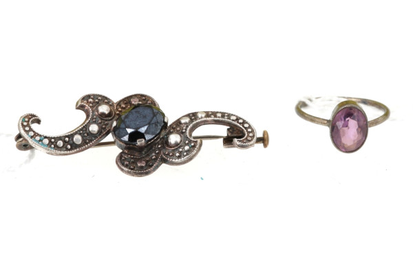 Bague ancienne en argent sertie d'un str
