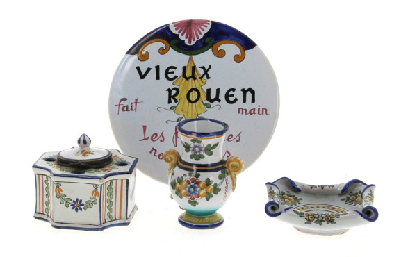 Lot de 4 pièces en faïence polychrome : 