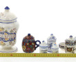Lot de faïences comprenant 4 pots à phar
