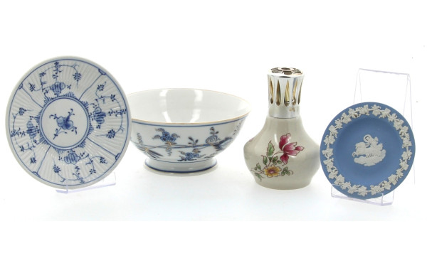 Lot comprenant une coupelle en WEDGWOOD,