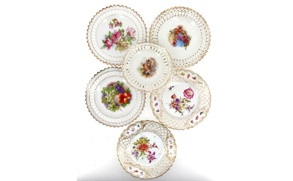 6 petites assiettes en porcelaine blanch