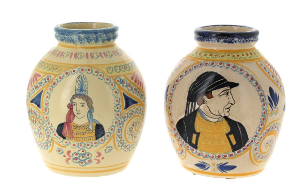 HENRIOT Quimper - Deux vases en faïence 