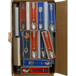 Stock vintage neuf de cuillères souvenir