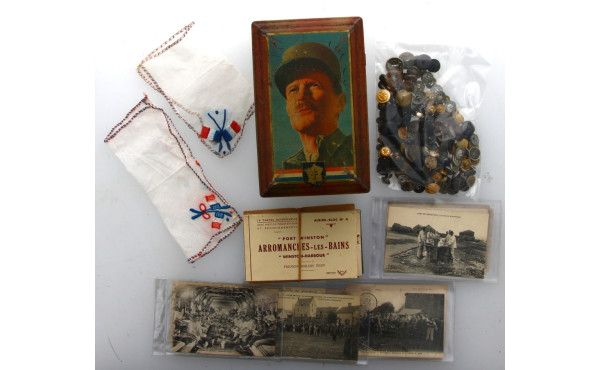 Thème militaria - Lot comprenant une boî