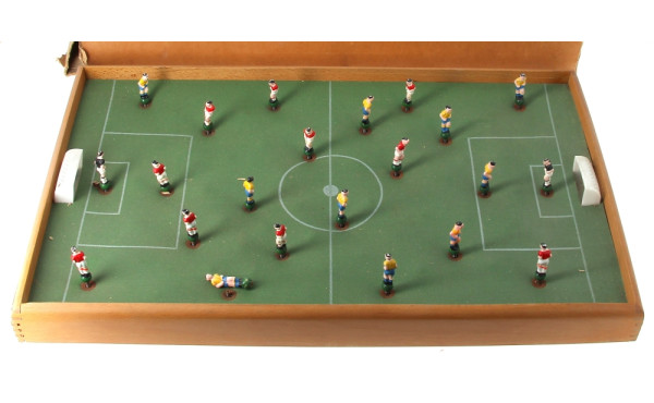 Jeu de foot vintage (les joueurs sont mo
