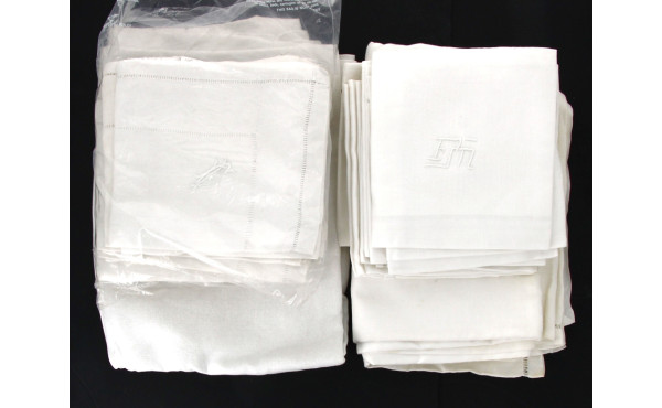 Lot de linge ancien comprenant une nappe