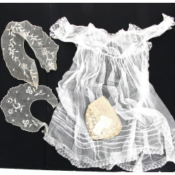 Linge ancien de bébé : 1 robe de baptême