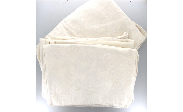 Dessus de lit en tissu gauffré crème déc
