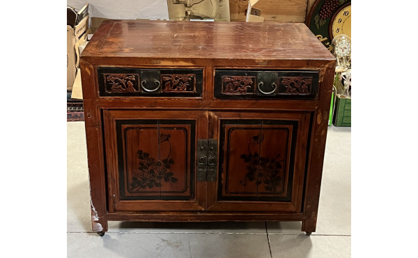 Meuble bas chinois monté sur roulettes, 