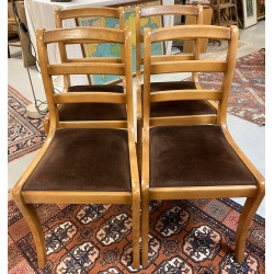 Suite de 4 chaises en merisier, assise v