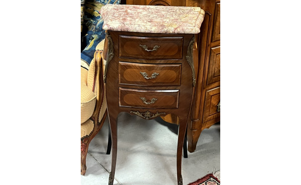 Chevet de style Louis XV en placage, ouv